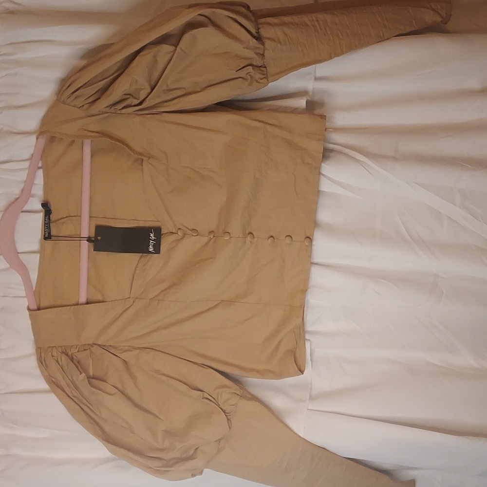 Cropped Sweetheart Long Sleeve Top by NASTY GAL